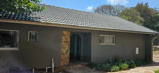 Room To Rent in Beautiful House In Windsor East