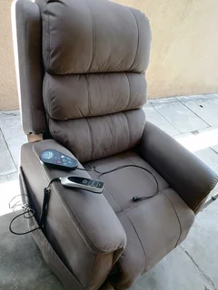 Milano riser recliner.