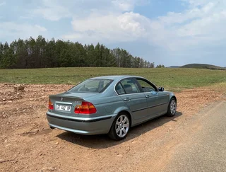 2003 BMW 330i 6 sp manual 147,600km