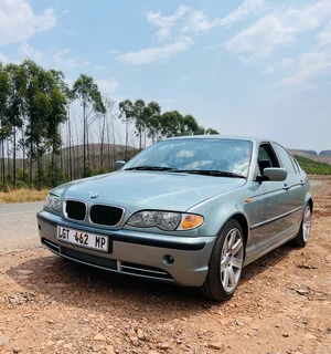 2003 BMW 330i 6 sp manual 147,600km