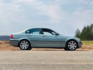 2003 BMW 330i 6 sp manual 147,600km