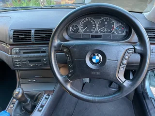 2003 BMW 330i 6 sp manual 147,600km