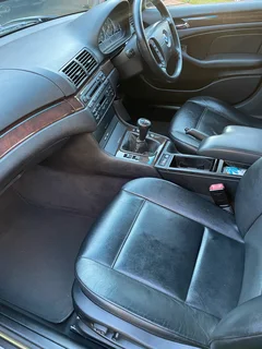 2003 BMW 330i 6 sp manual 147,600km