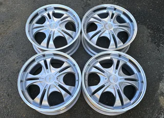 17 Inch Turn1 5 Star Alloy Mag Wheels