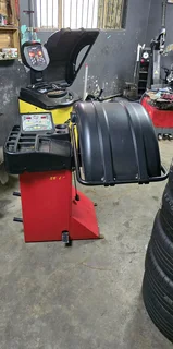 Sicam SBM 55 Motor Vehicle and Motorcycle Wheel Balancing Machine