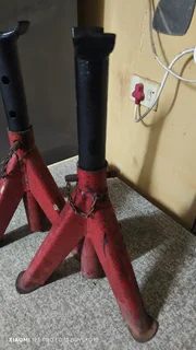 Jack stands