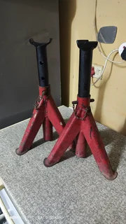 Jack stands