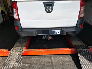 Nissan np200 towbars