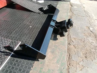 Toyota hilux underbumper towbars