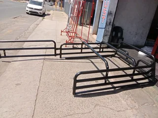 Cattle rails (cages)