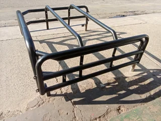 Cattle rails (cages)