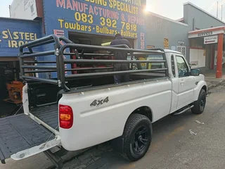 Mahindra pick-up cattle rails