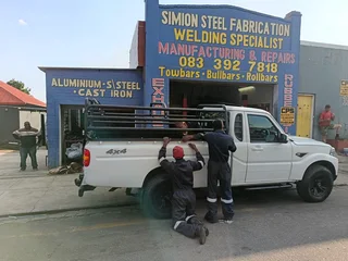 Mahindra pick-up cattle rails