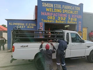 Mahindra pick-up cattle rails