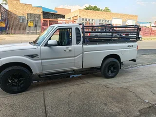 Mahindra pick-up cattle rails