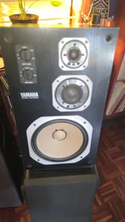 Yahama bookshelf speakers original