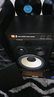 Jbl monitor old school speakers