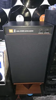 Jbl monitor old school speakers