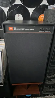 Jbl monitor old school speakers