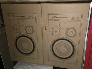 Jbl monitor old school speakers