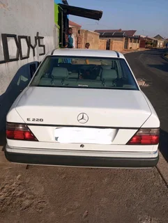 Mercedes Benz E220