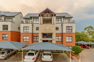 Modern 1-Bedroom Apartment With Kitchen Appliances in Johannesburg South