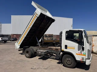 2017 Isuzu 3 ton tipper