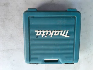 Makita Pneumatic Brad Nailer AF505