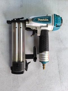 Makita Pneumatic Brad Nailer AF505