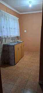 Outbuilding To Let ( Centenary Park - Phoenix)