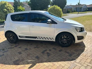 2014 Chevrolet Sonic 1.6. Black and White Edition