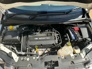 2014 Chevrolet Sonic 1.6. Black and White Edition