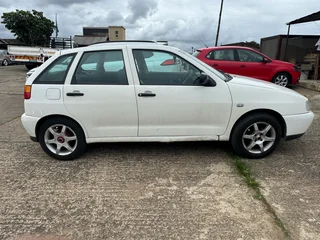 2002 VW Polo Playa 1.6S