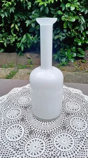Holmegaard Otto Brauer Opal White Glass Gulvvase / Gul Vase. Mid Century Modern 1962