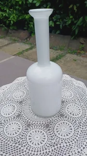 Holmegaard Otto Brauer Opal White Glass Gulvvase / Gul Vase. Mid Century Modern 1962