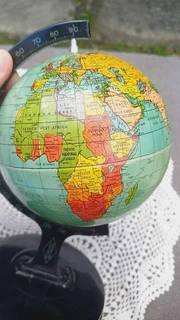 Rare 1940s Reliable series small tin globe made in England