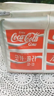 Vintage multilingual Coca Cola soft pack cooler bag (6 cans)