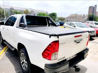 HILUX / ISUZU / RANGER CLIP ON TONNEAU COVERS ((FREE FITMENT))