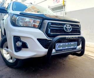 HILUX NUDGE BAR - BLACK (FREE FITMENT)