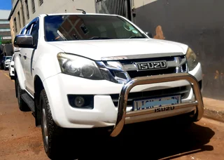 ISUZU / HILUX / RANGER NUDGE BAR - STAINLESS **ON SPECIAL** ((FREE FITMENT))