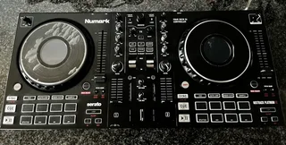 Numark Mixtrack Platinum FX