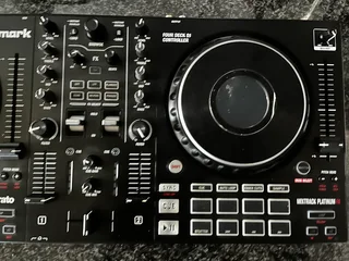 Numark Mixtrack Platinum FX