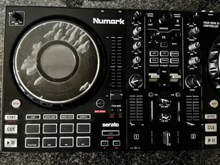 Numark Mixtrack Platinum FX