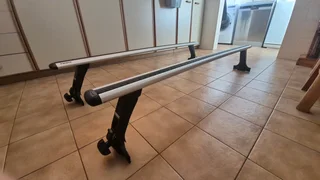 Thule 711400 wingbars &amp; Thule 9522 rain gutter feet