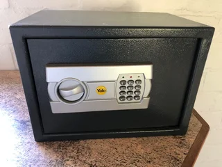 Locker - Ad posted by Walther De Vos