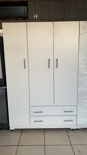 Brand new 3door wardrobe for sale