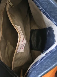 Italian leather handbag, navy with zipper.