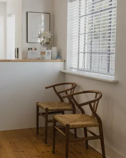 RECEPTIONIST POSITION AVAILABLE.