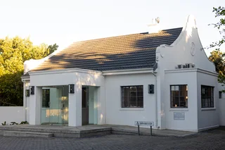 RECEPTIONIST POSITION AVAILABLE.