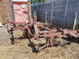 Andrag dolploeg en klein skaar